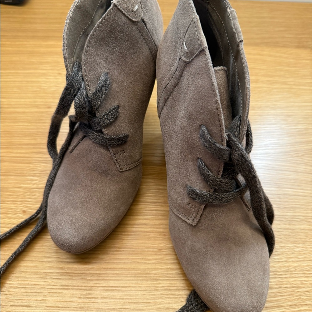 Dolce Vita Women's Lace Up Boots - Taupe